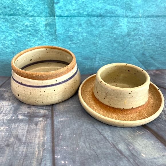 Signed POTTERY DISH WITH LID - Picture 2 of 5